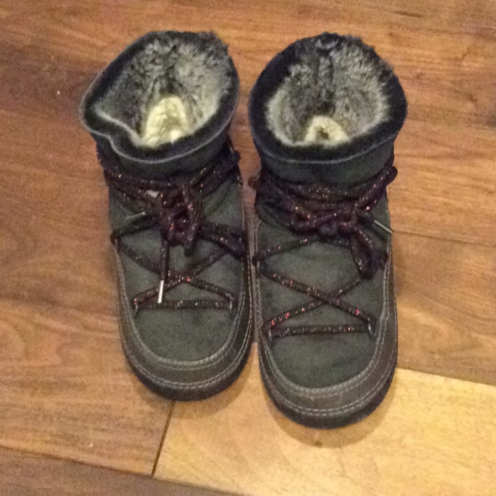Ikkii booties (LIKE NEW)